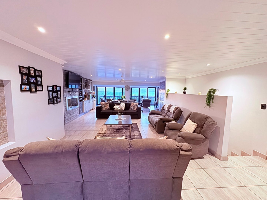 5 Bedroom Property for Sale in Reebok Western Cape